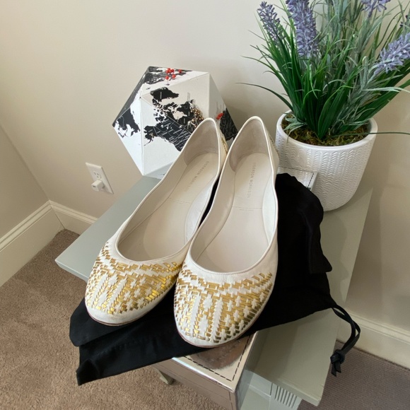 Sigerson Morrison Ikat White & Gold Leather Ballet Flats - Picture 3 of 9